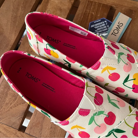 Toms Alpargata women’s natural cherry print shoes, size 7.5, comfort foam NWT - Picture 3 of 8